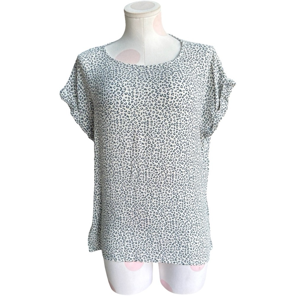 KLd Women’s Short Sleeve Long Top with Side Slits in Blue Cheetah size small